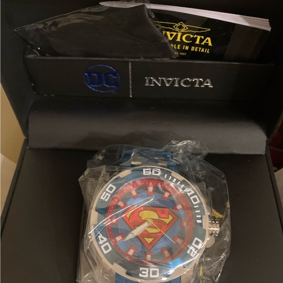 Superman Invicta, new still in the box, never been worn - Picture 2 of 3